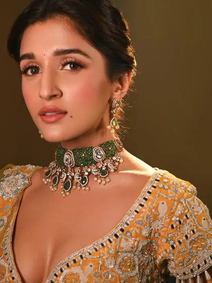 A little celebrity glam moment with the gorgeous Nidhi Shah. For this shoot, I created a fresh, dewy base with a soft smokey eye to complement her vibrant yellow lehenga. This is the kind of camera-ready look I bring to all my clients.