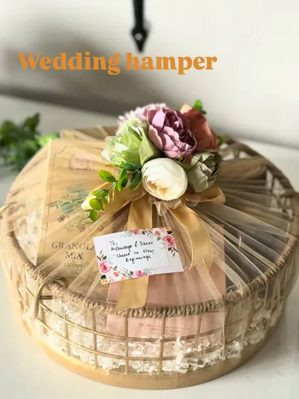 A beautiful wedding hamper to congratulate the happy couple. This round basket is filled with our granola mix and other treats, complete with a personalized card.