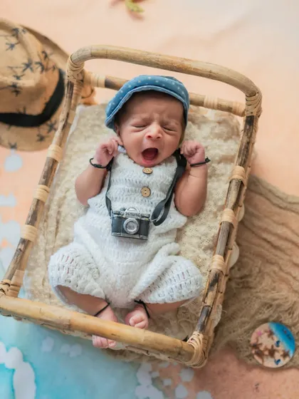 A big yawn from our sleepy beachgoer. Even the sleepy, unposed moments are incredibly precious and tell a story.