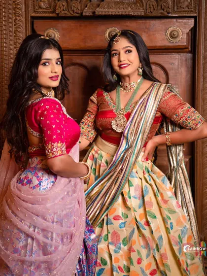A closer view of the two models, highlighting the different blouse designs and jewelry pairings for each Langa Voni.
