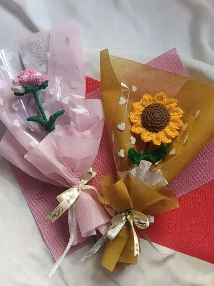 A pink carnation and a yellow sunflower, two of our most popular single crochet flower bouquets, perfect for any occasion.