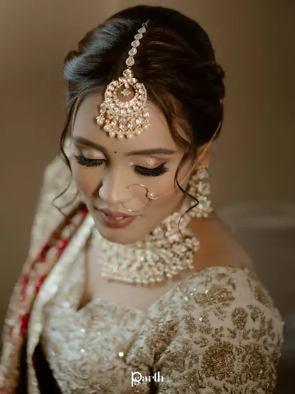 A close-up on the bride's soft and glowing makeup, with a focus on her beautiful eyes.