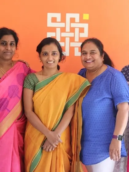 A moment of shared joy with our students. Art is about connection, and we are happy to build a supportive community where every artist can grow together on this colorful journey.