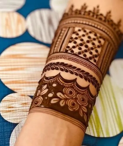 The lower part of the armband design, featuring swirling floral patterns that add a soft, feminine touch.