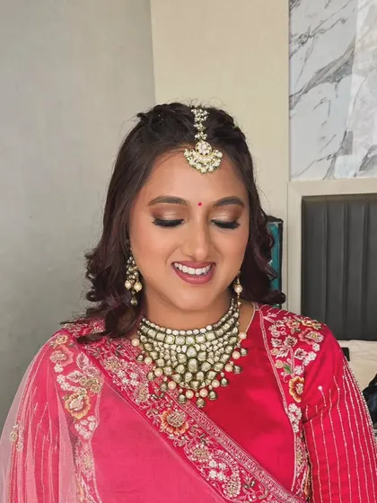 A closer look at the golden eye makeup. I used a blend of warm, shimmering shadows to create a look that is both festive and elegant, perfect for a wedding ceremony.