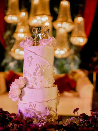A beautiful couple enjoying their glamorous red-themed reception. The backdrop of crystal chandeliers and lush red florals created a luxurious and romantic setting for their celebration.