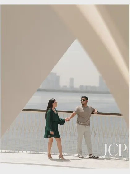 A beautifully framed shot using modern architecture in Dubai to create a unique and memorable pre-wedding photograph.