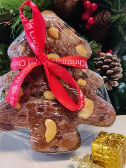 We also shape our traditional plum cakes into festive forms like Christmas trees and stars. They make for a beautiful and delicious gift during the holiday season.