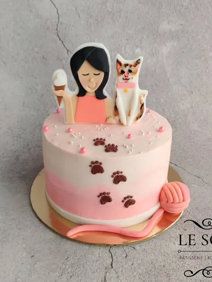 This cake was for Vaanu and her cat, Tiger. I love the soft pink ombré buttercream on this half-kg Chocolate Caramel cake, complete with a 2D fondant figurine and cat paw prints.