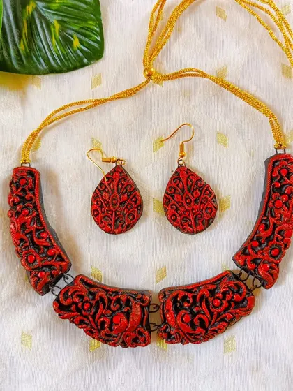 These are additional images and videos showing the wide assortment of necklace sets in various designs and colors that I have available for wholesale.