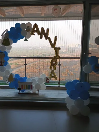 The full setup of the Science theme balloon decoration in a client's home.