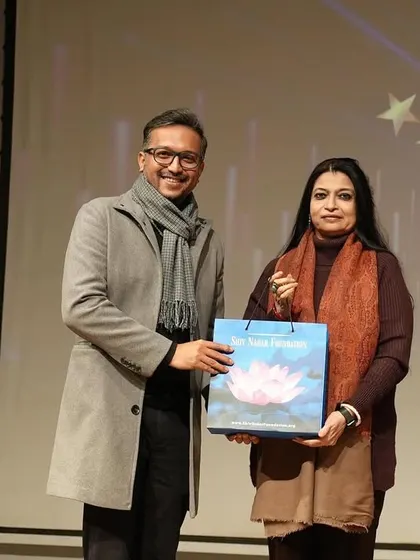 Receiving a token of gratitude for my role as a judge at the Shiv Nadar Foundation event.