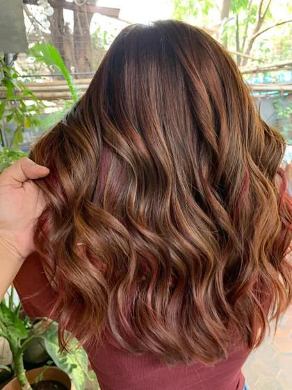 A close-up of the chestnut and red tones. The colors are so warm and beautiful. (No filter)