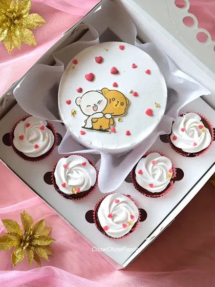 A cute hamper featuring a bento cake with a bear hug design and six matching cupcakes. This Truffle-flavoured set is perfect for anniversaries or just to show someone you care.