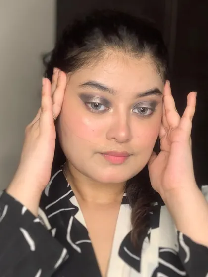 A close-up of the silver smokey eye makeup.