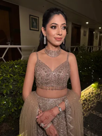 A closer look at this clean and chic makeup. The brown smokey eye is beautifully blended, and the skin has a natural, healthy glow.