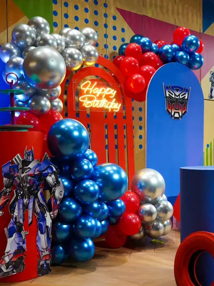 A powerful Transformers theme in bold red, blue, and silver. This setup is perfect for fans of the franchise, featuring Optimus Prime and the Autobots logo.