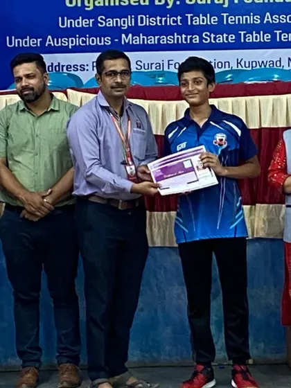 Johan Cheriparambil receives his prize for securing a silver medal in the U-13 boys' category at the 5th Maharashtra State Ranking in Sangli.
