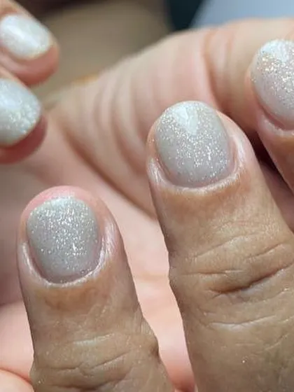 Another view of the simple and elegant glitter overlay, perfect for adding strength with a touch of sparkle.