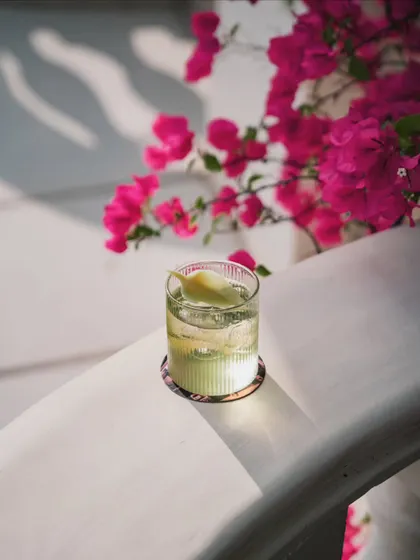 I once stumbled upon a hidden garden. That’s the spirit of Mango Meringue. Part of our Sober Curious 2.0 menu, it’s a luscious blend of golden mango juice, a playful splash of lime, and rich Italian white chocolate.