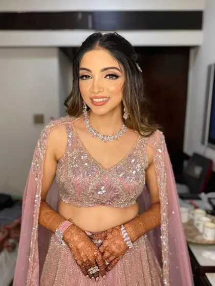 Hetal looks absolutely radiant in her shimmering pink lehenga. The makeup is soft, romantic, and perfect for a sangeet celebration.