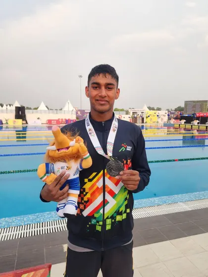 Surya Jhoyappa with his silver from the 100m Breaststroke.