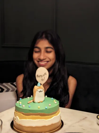 The birthday girl with her Pusheen cat cake! I'm so grateful when clients share these happy moments with me. It's the best part of my job.