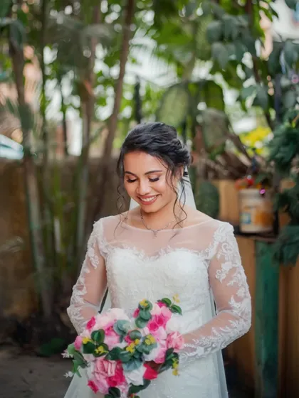 Another beautiful shot of this bride's soft and radiant look. The natural outdoor lighting makes her skin look even more luminous.