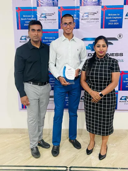 Recognizing excellence in sales. Mr. Monish from the Dr. Rajkumar Road branch received the "Top Sale of Quadz" award.