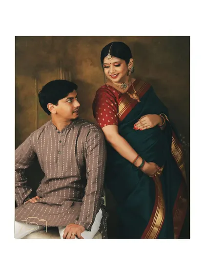 A beautiful composition of the couple, reminiscent of a classic painting. A true work of art.