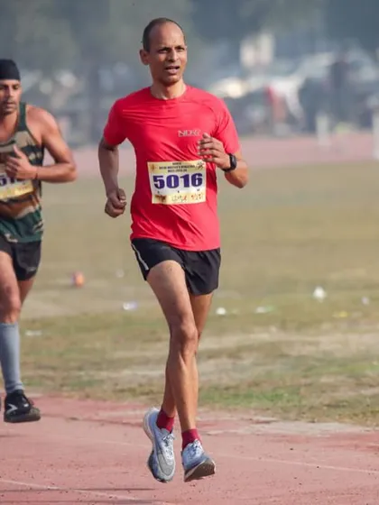 Another action shot from the 10k track race. Sustaining a fast pace for 25 laps requires incredible mental and physical strength.