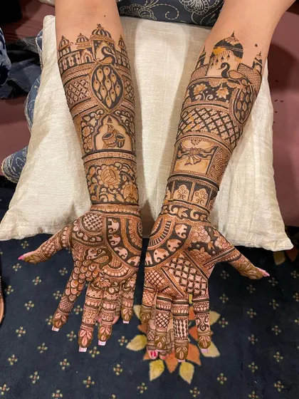 A grand design for a grand occasion. This full-arm mehndi features palace architecture, peacocks, and auspicious symbols, creating a truly royal look.