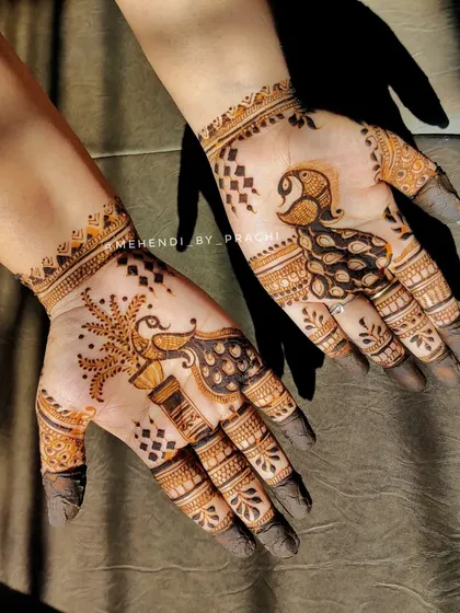 A minimalist yet charming peacock design. The simple shapes and dot work create a modern and stylish look, perfect for someone who wants a touch of tradition without a heavy pattern.