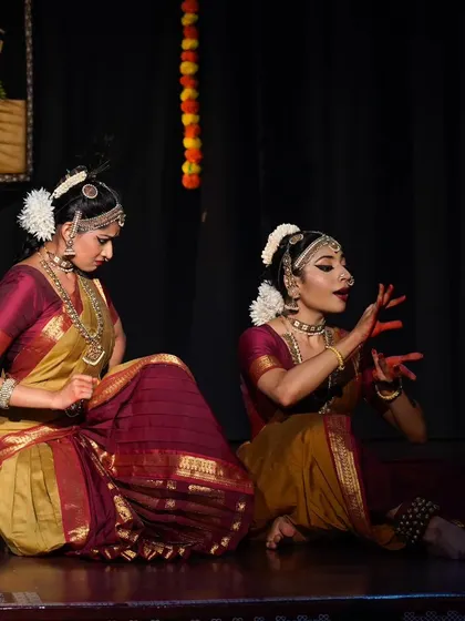 The intensity of the argument is shown through strong expressions and gestures. This duet is a great example of how Bharatanatyam can portray a full narrative.