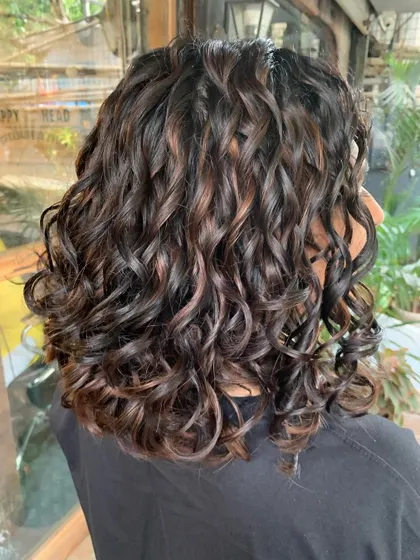 A final look at these stunning bridal curls. The color is so rich and the curls are so defined. (No filter)