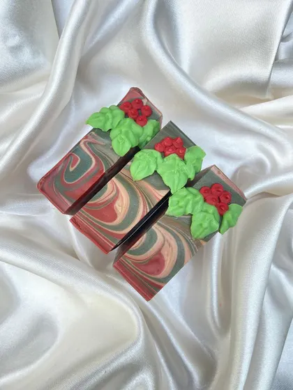 A close-up of the holly details on these festive bars. It's these little touches that make them so special.