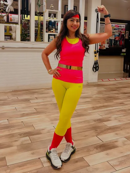 Flexing with 80s flair. This pose captures the strong, confident, and fun-loving spirit of our themed aerobics workshop. It’s all about feeling good in your body and enjoying the movement.