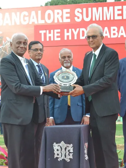 The Hyderabad Salver is presented by Mr. R. Surender Reddy, Chairperson of Hyderabad Race Club, to the owner of Promiseofthefuture.