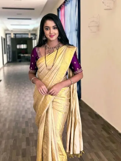 A very happy birthday to the talented actress Bhoomika Ramesh. Here she is in a classic golden silk saree with a simple, elegant makeup look I created for her.
