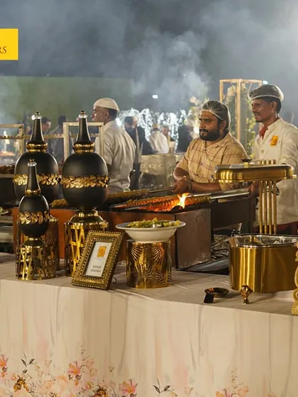 We bring excitement to your celebration with live cooking stations. This sizzling barbecue pit fills the air with delicious aromas as our chefs grill appetizers to perfection, offering an interactive and engaging dining experience for your guests.