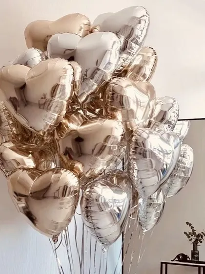 A beautiful mix of rose gold and silver heart shaped foil balloons. This large, reflective bunch is perfect for anniversaries, birthdays, or Valentine's Day.