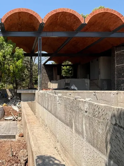 The elegant curve of brick jack arches takes shape at our Karjat project. This traditional roofing technique provides excellent thermal insulation and creates a beautiful, rhythmic ceiling-scape.