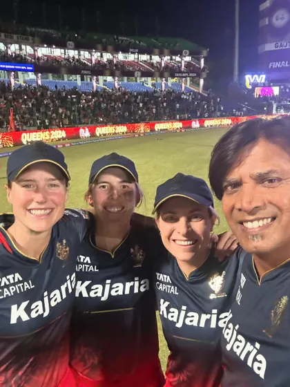 Another group selfie with the RCB players. These are memories for a lifetime.