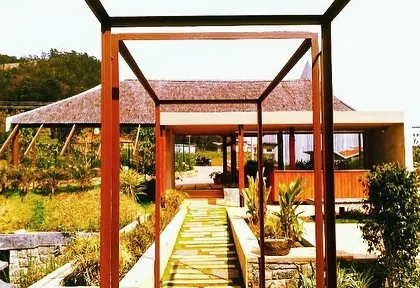 A duplicate image of the entrance path, highlighting the use of simple, honest materials to create an elegant design.