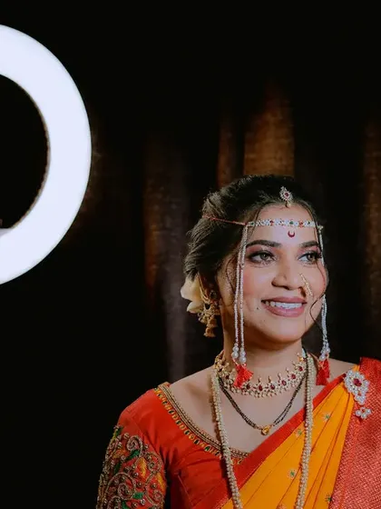 A creative bridal portrait using a ring light to create a modern and stylish effect while highlighting her traditional look.