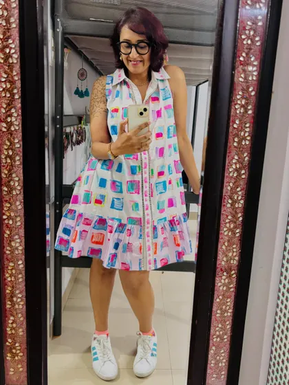 Another full-length mirror selfie of the fun weekend dress.