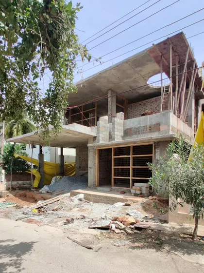 The front view of the house, with its prominent floating planes and openings.