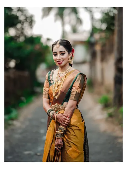 A duplicate of image 325, a timeless and elegant bridal portrait.