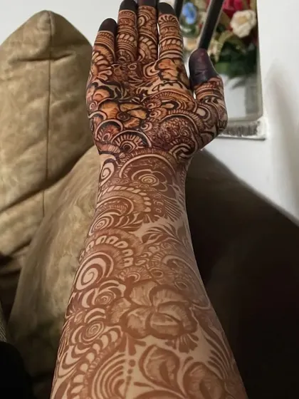 Another angle of the gorgeous, mature henna stain. This is the result of patience and high-quality, natural henna.