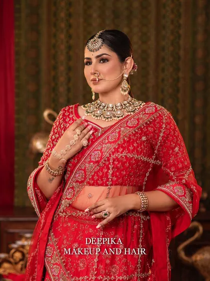 A softer portrait of the bride, with a gentle expression. This shows the versatility of the look, which can be both strong and soft.